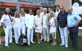 Dir. Claudia Wendner und die White Stars im Vitalhotel
