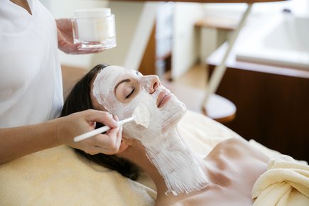 Gesichtsbehandlung im KAORI-Garten im Vitalhotel der Parktherme Gesichtsbehandlung im KAORI-Garten im Vitalhotel der Parktherme