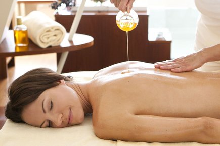 Anwendung im KAORI-Garten des Vitalhotels der Parktherme Anwendung im KAORI-Garten des Vitalhotels der Parktherme