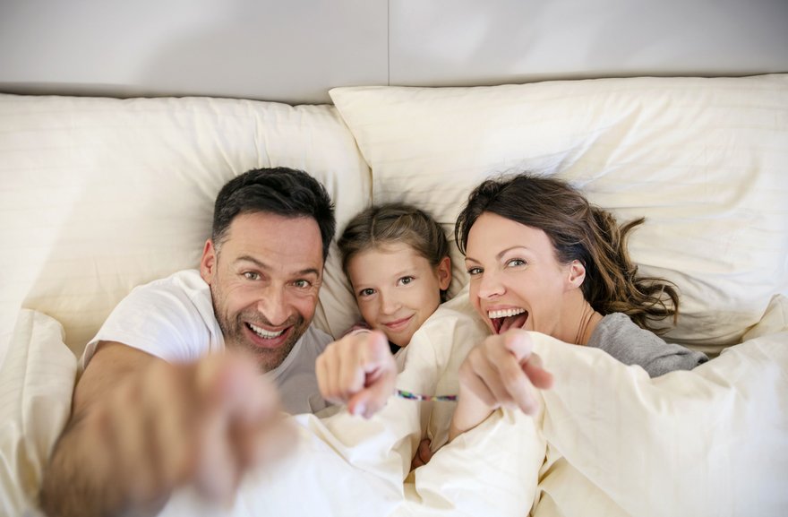 Familie im Zimmer im Vitalhotel der Parktherme Bad Radkersburg (c) Harald Eisenberger Familie im Zimmer im Vitalhotel der Parktherme Bad Radkersburg (c) Harald Eisenberger