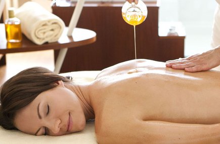 Behandlung im KAORI Garten im Vitalhotel der Parktherme Behandlung im KAORI Garten im Vitalhotel der Parktherme