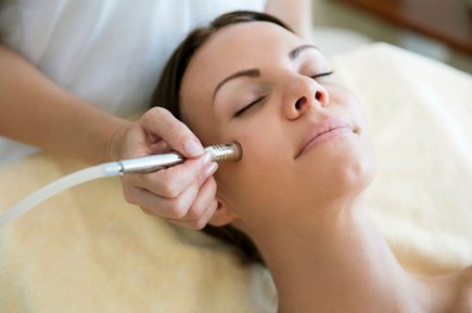 Gesichtsbehandlung im KAORI-Garten des Vitalhotels der Parktherme Gesichtsbehandlung im KAORI-Garten des Vitalhotels der Parktherme