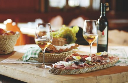 Buschenschank in der Region rund um das Vitalhotel der Parktherme Buschenschank in der Region rund um das Vitalhotel der Parktherme