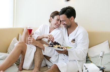 Paar im KAORI Garten im Vitalhotel der Parktherme Paar im KAORI Garten im Vitalhotel der Parktherme