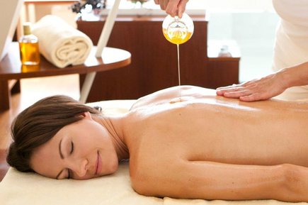 Körperanwendung im KAORI-Garten im Vitalhotel der Parktherme Körperanwendung im KAORI-Garten im Vitalhotel der Parktherme