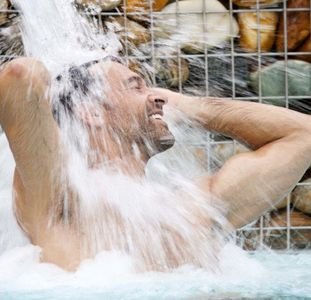 Genuss im Thermalwasser der Parktherme Bad Radkersburg Genuss im Thermalwasser der Parktherme Bad Radkersburg