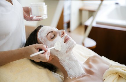 Behandlung im KAORI Garten im Vitalhotel der Parktherme Behandlung im KAORI Garten im Vitalhotel der Parktherme